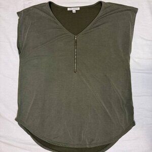 Green Envelope LA Women's Size L Olive Green V-Neck Top Blouse Zipper
